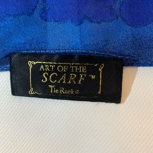 This beautiful rectangular scarf has an Ombré colour pallet.